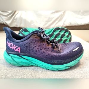 Hoka Women's Clifton 8 size 7B